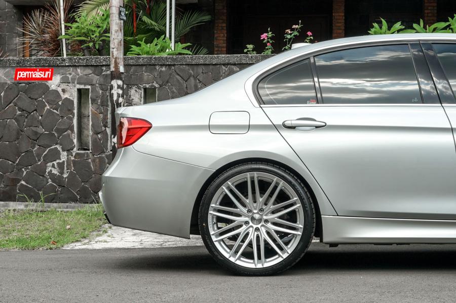 Детали экстерьера BMW 320i Sedan on Vossen Wheels (VFS4) 2017 года  (фото 7 из 12)